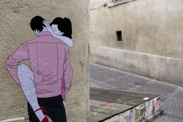 un couple qui s'embrasse - oeuvre d'art